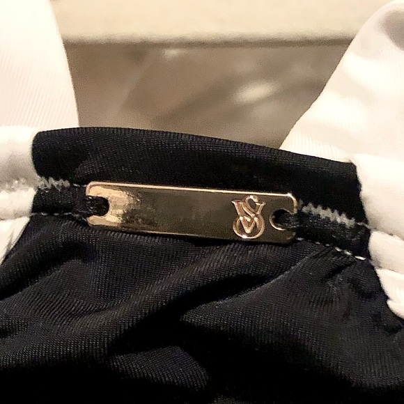 Victoria’s Secret Ruched Marilyn Monroe style Halter Top Deep Plunge Swimsuit XL - Picture 4 of 16